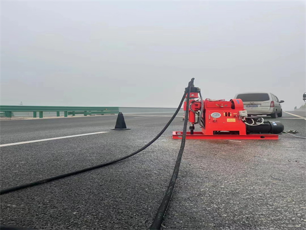 堆龙德庆马路路基路面开裂下沉注浆加固灌浆